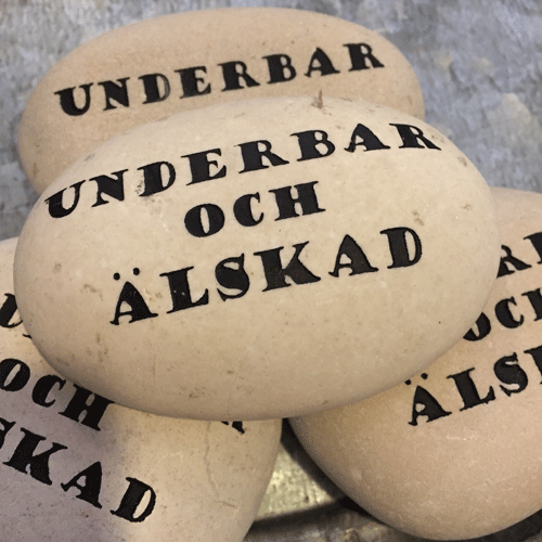 stenar med text