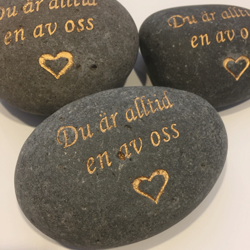 Sten med text grå