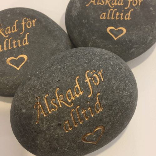 Sten med text grå