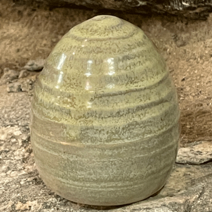 Bild på Drejat ägg koppargrön