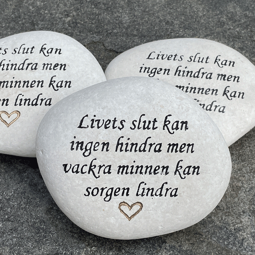 Stenar med text kyrkogård